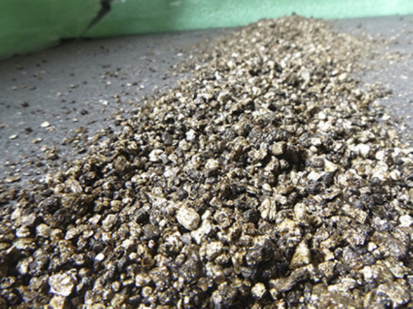 EMPUR Gebundene Schüttung anorganisch DIN EN 18560-2 (1 Sack = 100 Liter)